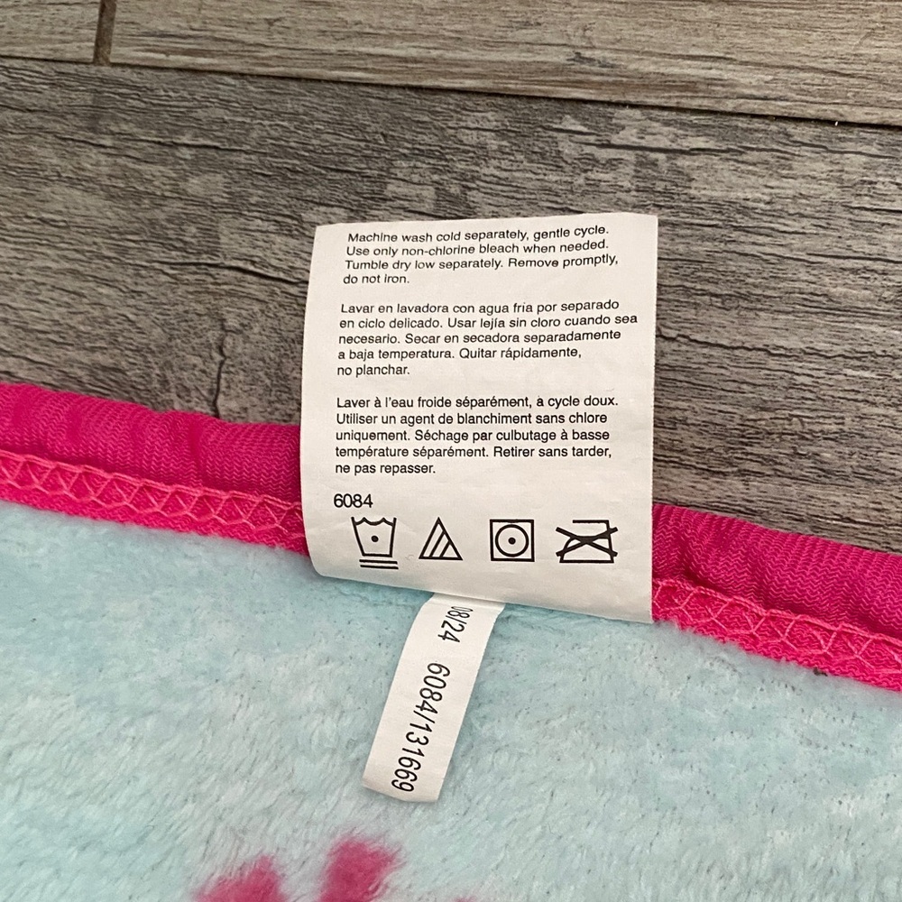 Disney Frozen Throw Blanket with Blue and Pink Accents - Picture 4 of 13